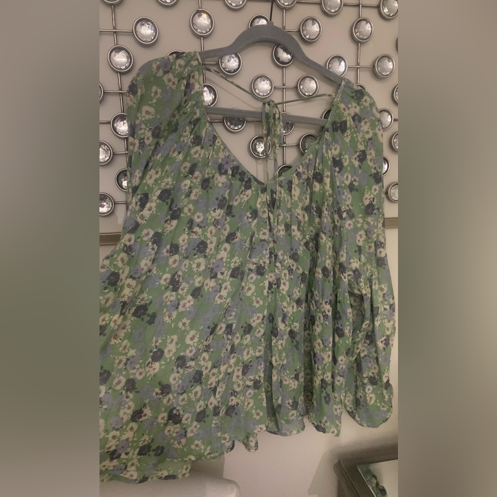 Womens flare top long sleeve. Never worn - Picture 7 of 8